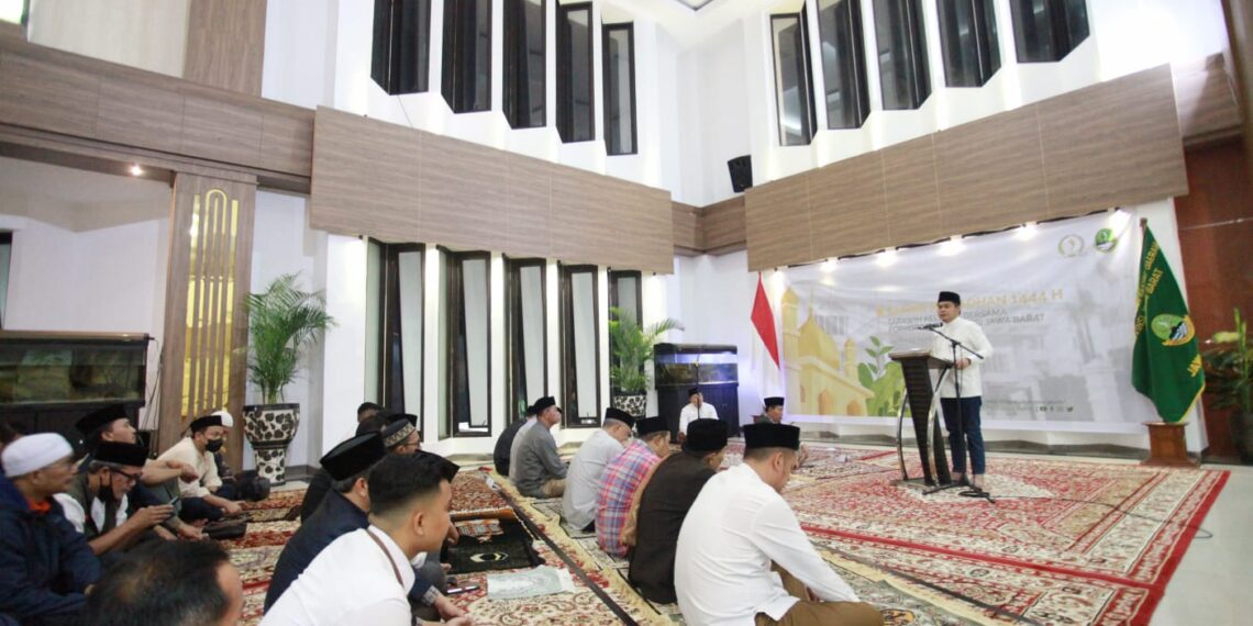 Sekretariat DPRD Jawa Barat Gelar Tarawih Keliling Bersama Forkopimda Jabar