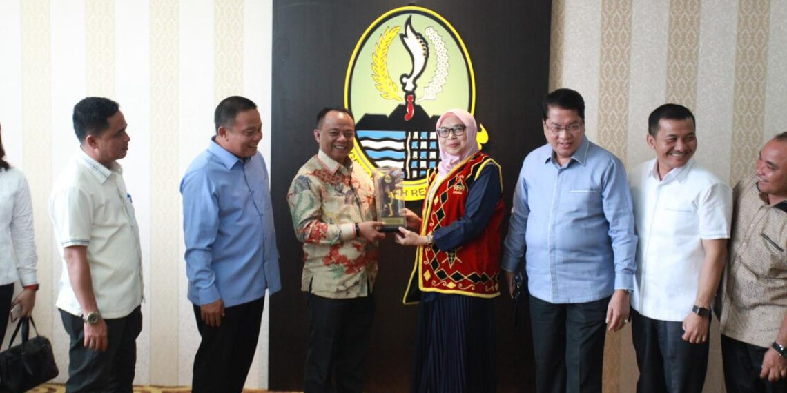 Sekretariat DPRD Jawa Barat Terima Kunker dari DPRD Kabupaten Nias Barat