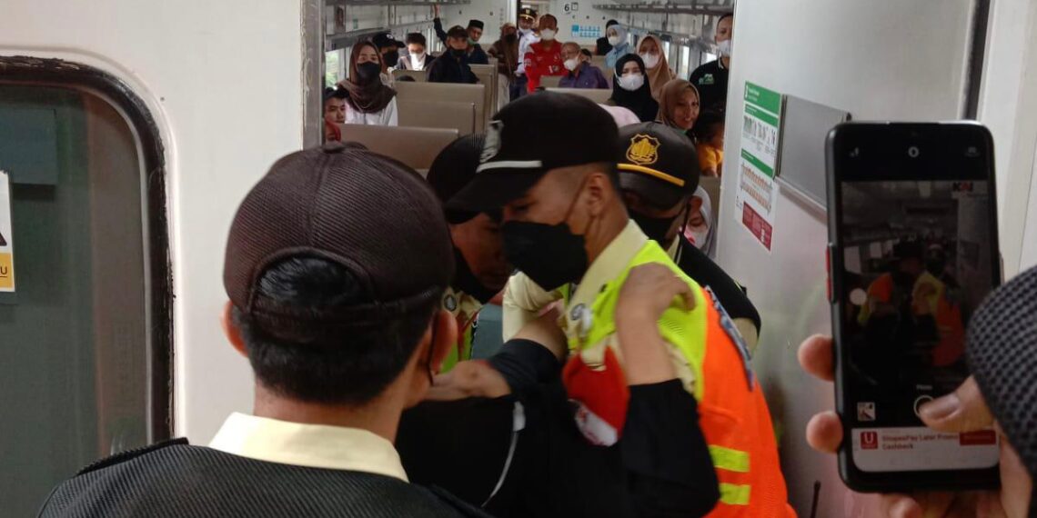 Petugas Keamanan Kereta, Bantu Proses Persalinan di Perjalanan KA Walahar