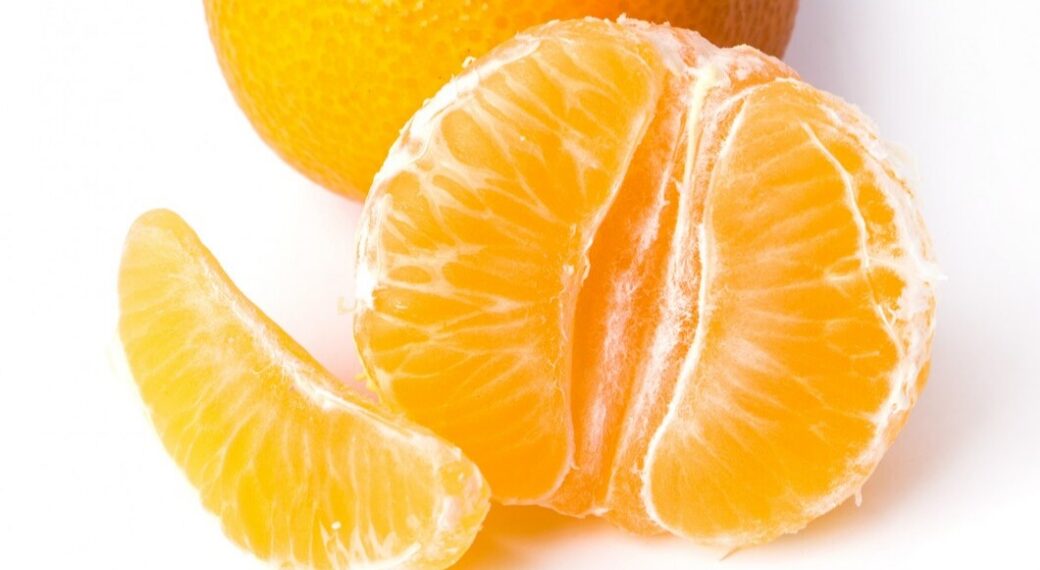 Jangan Dibuang, Ini Manfaat dari Memakan Jeruk Bersama Serat Putihnya