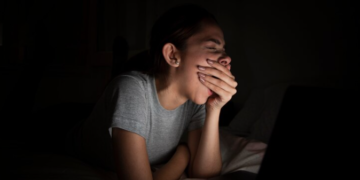 Sering Bergadang? Waspadai 6 Bahaya yang Mengancam!