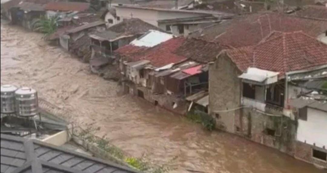 Banjir di Braga Bandung, Puluhan Rumah Warga Terendam
