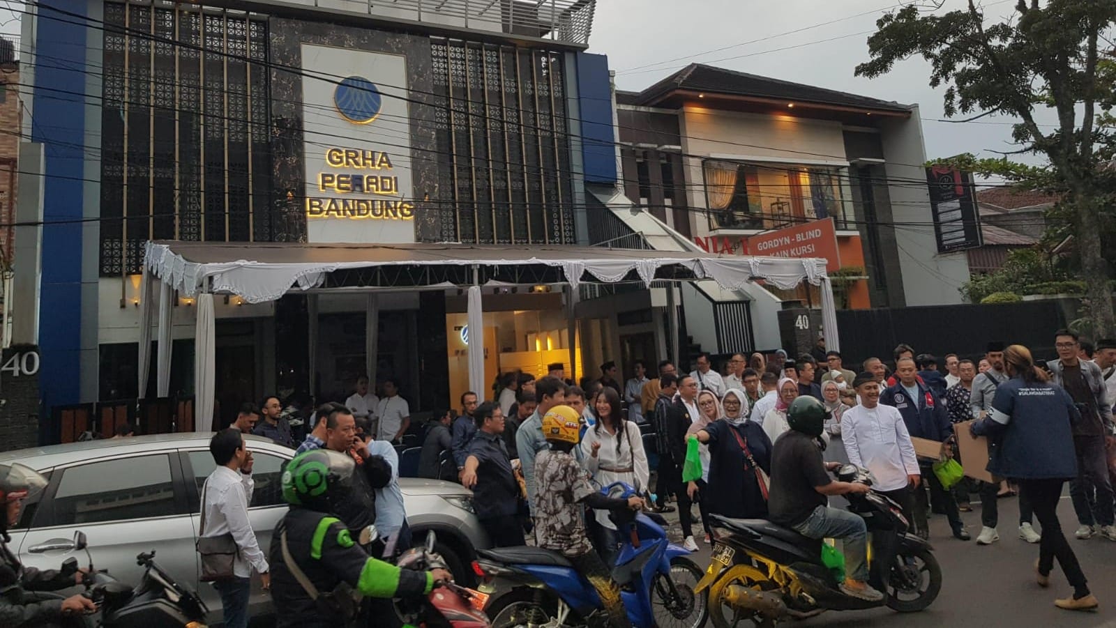DPC Peradi Bandung Mohamad Ali Nurdin Gelar Berbagi Takzil dan Buka Puasa 100 Anak Yatim