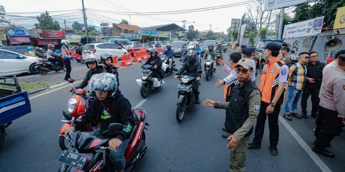 Pj Wali Kota Bandung Imbau Pemudik Sepeda Motor Berhati – Hati