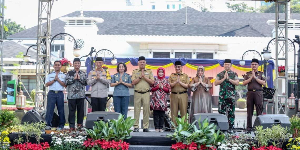 Hari Pertama Masuk Usai Libur Lebaran, Pj Wali Kota Bandung Pastikan Pelayanan Berjalan Prima