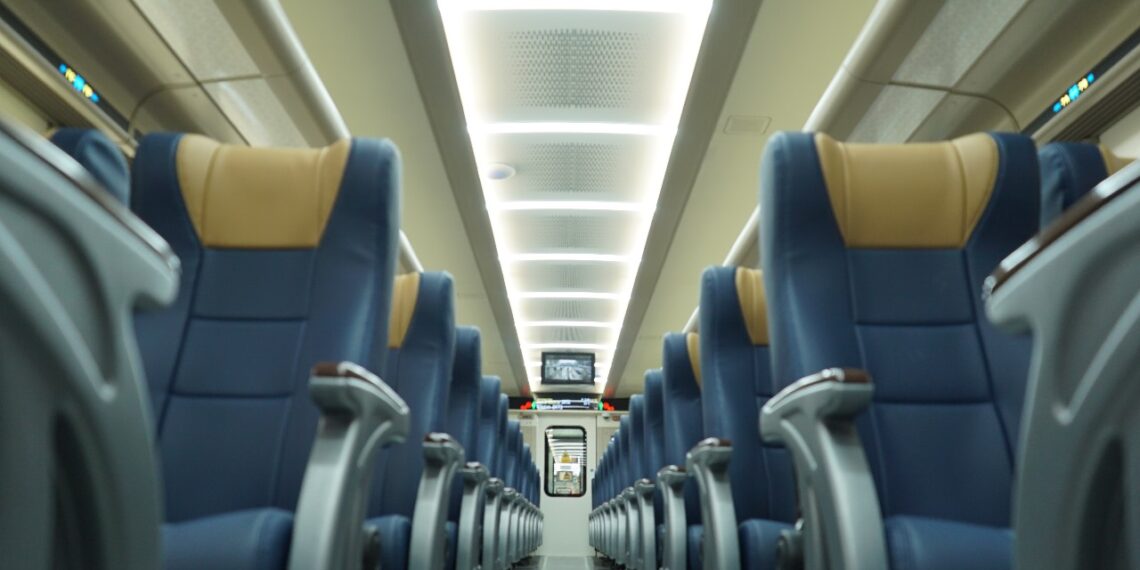 KA Lodaya Bandung-Solobalapan Gunakan Kereta Eksekutif dan Ekonomi Stainless Steel New Generation