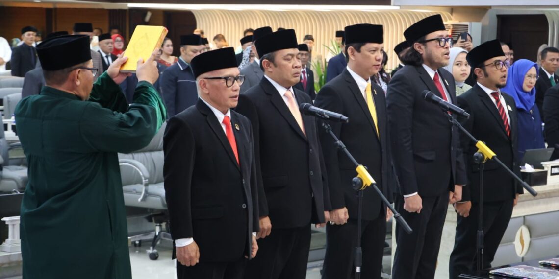 Rapat Paripurna Pengucapan Sumpah atau Janji Pimpinan DPRD Jawa Barat Periode 2024-2029