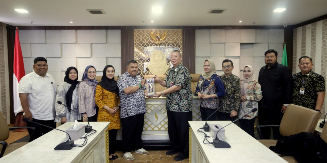 Sekretariat DPRD Jawa Barat Terima Studi Tiru Sekretariat Dewan Perwakilan Rakyat Daerah Provinsi Kalimantan Timur